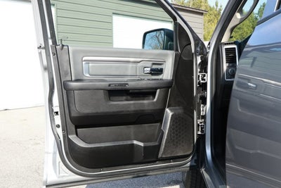 2024 RAM 1500 Classic SLT Quad Cab 4x2 6'4' Box