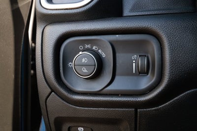 2021 RAM 1500 Big Horn Quad Cab 4x2 6'4' Box