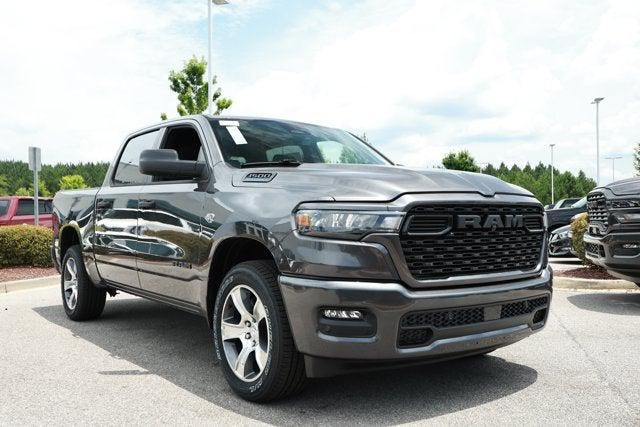 2026 RAM Ram 1500 RAM 1500 EXPRESS CREW CAB 4X2 5'7' BOX