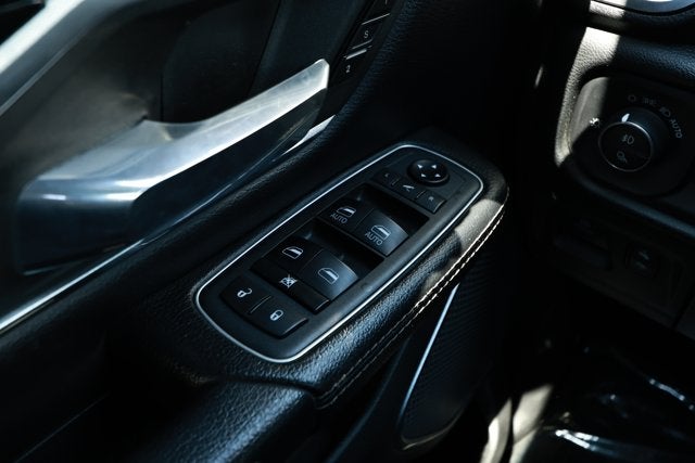 2021 RAM 1500 Laramie Crew Cab 4x2 5'7' Box