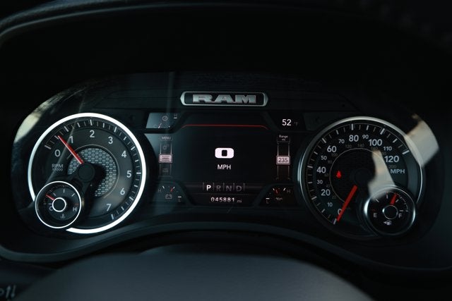 2024 RAM 1500 Laramie Crew Cab 4x2 5'7' Box