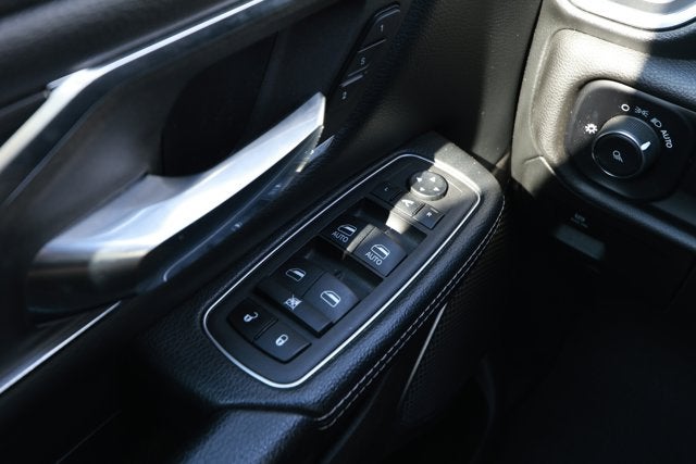 2024 RAM 1500 Laramie Crew Cab 4x2 5'7' Box