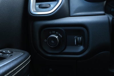 2024 RAM 1500 Laramie Crew Cab 4x2 5'7' Box