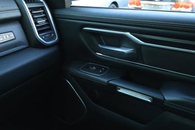 2023 RAM 1500 Laramie Crew Cab 4x2 6'4' Box