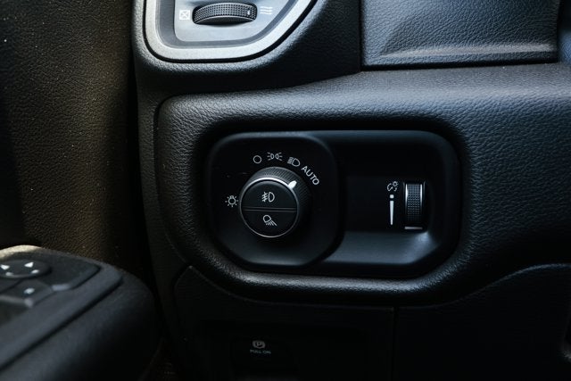 2025 RAM 1500 Tradesman Crew Cab 4x4 5'7' Box