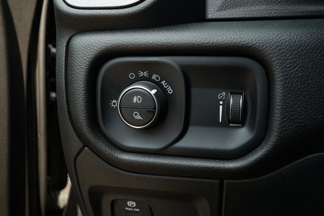 2025 RAM 1500 Tradesman Crew Cab 4x4 5'7' Box