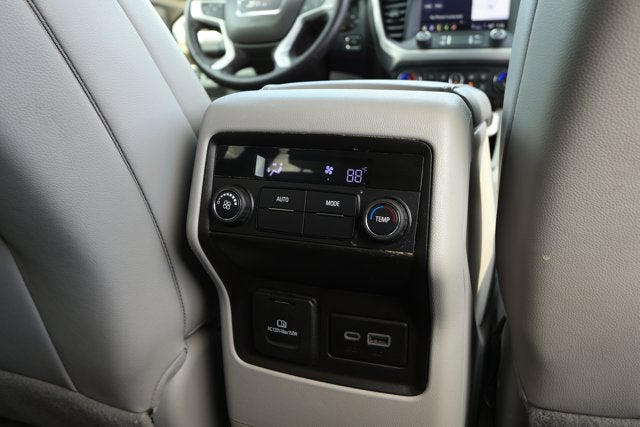 2023 GMC Acadia AWD SLT