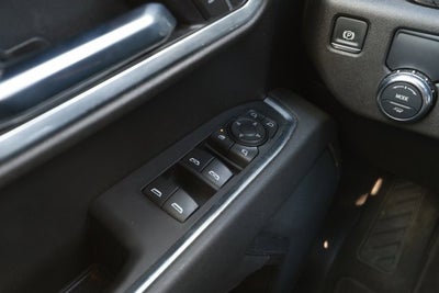 2025 GMC Sierra 1500 2WD Crew Cab Short Box SLT