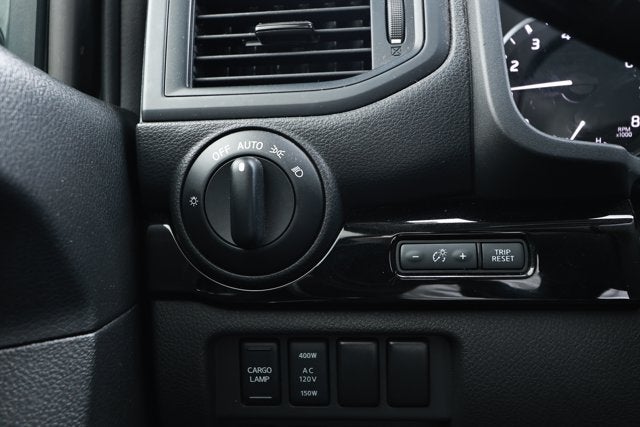 2024 Nissan TITAN Crew Cab SV 4x2