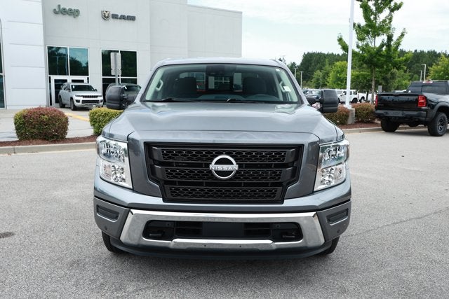 2024 Nissan TITAN Crew Cab SV 4x2