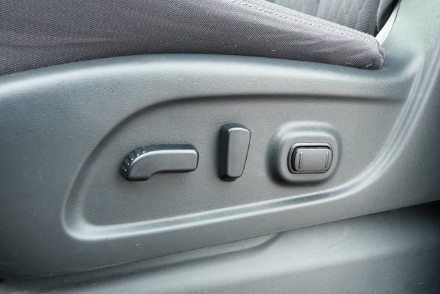2024 Nissan TITAN Crew Cab SV 4x2