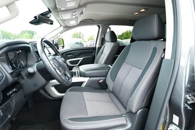 2024 Nissan TITAN Crew Cab SV 4x2