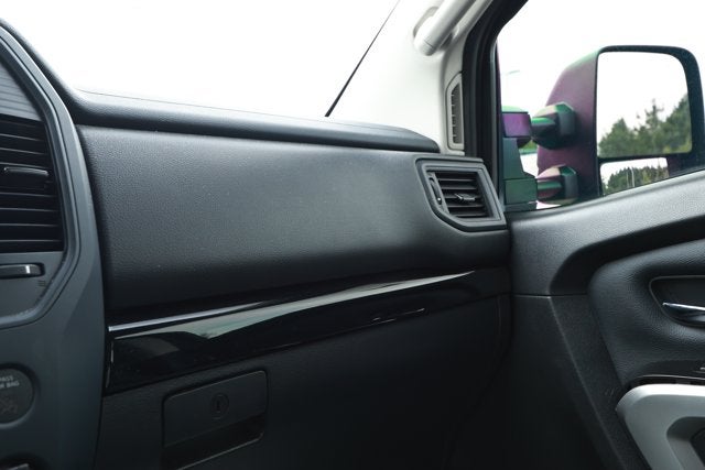 2024 Nissan TITAN Crew Cab SV 4x2