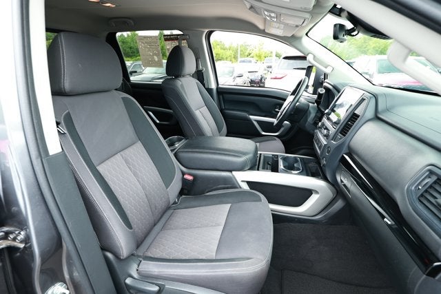 2024 Nissan TITAN Crew Cab SV 4x2