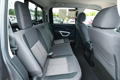 2024 Nissan TITAN Crew Cab SV 4x2