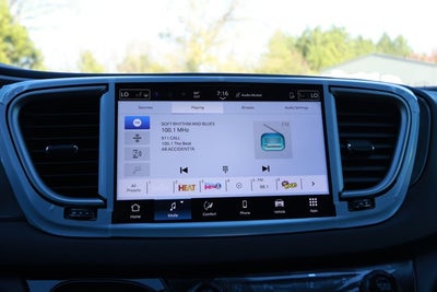 2026 Chrysler Voyager VOYAGER LX