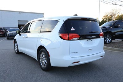 2023 Chrysler Voyager LX