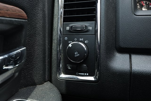 2017 RAM 2500 Laramie Crew Cab 4x4 6'4' Box