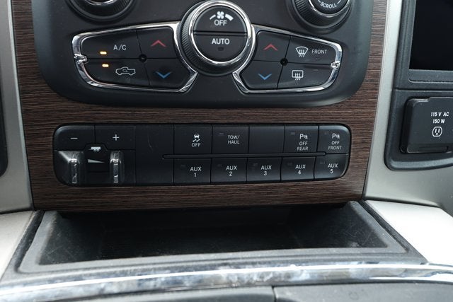 2017 RAM 2500 Laramie Crew Cab 4x4 6'4' Box
