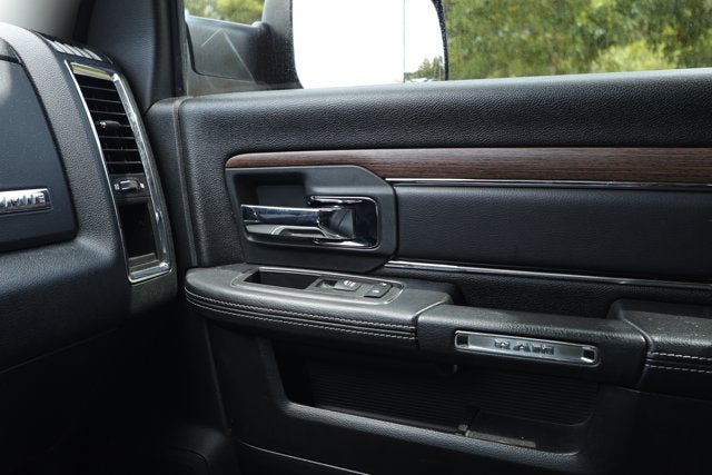 2017 RAM 2500 Laramie Crew Cab 4x4 6'4' Box