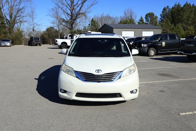 2017 Toyota Sienna XLE 8 Passenger