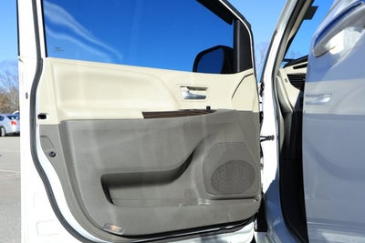 2017 Toyota Sienna XLE 8 Passenger