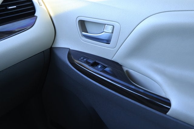 2017 Toyota Sienna XLE 8 Passenger