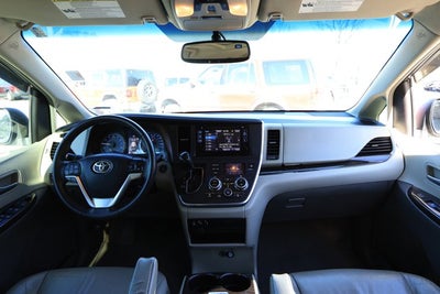 2017 Toyota Sienna XLE 8 Passenger