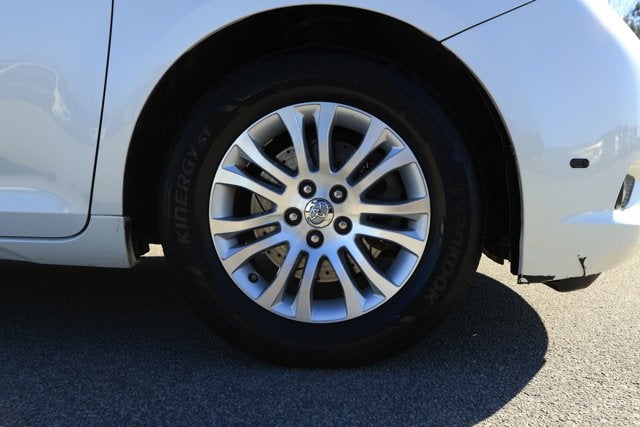 2017 Toyota Sienna XLE 8 Passenger