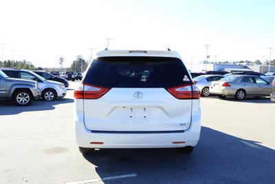 2017 Toyota Sienna XLE 8 Passenger