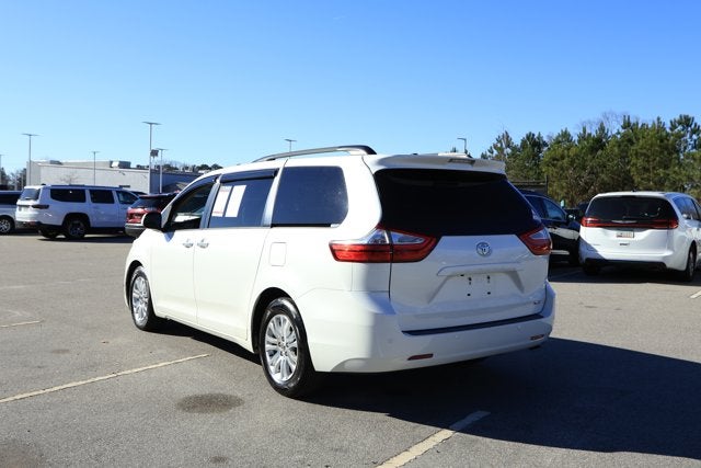 2017 Toyota Sienna XLE 8 Passenger
