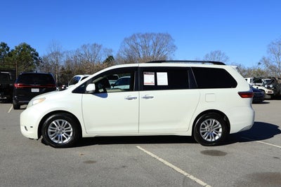2017 Toyota Sienna XLE 8 Passenger