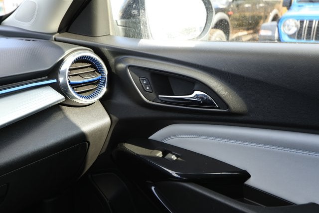 2025 Chevrolet Trax FWD LT