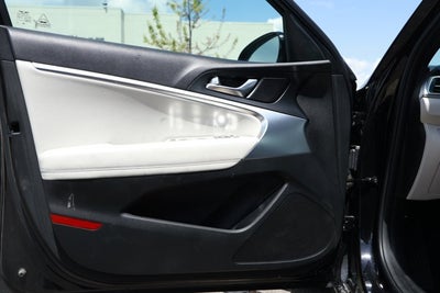 2025 Genesis G70 2.5T RWD