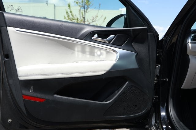 2025 Genesis G70 2.5T RWD