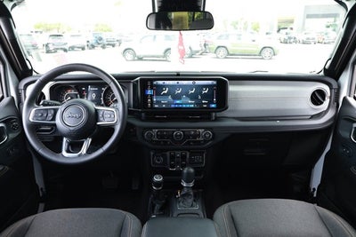 2025 Jeep Wrangler 4-Door Sahara 4x4