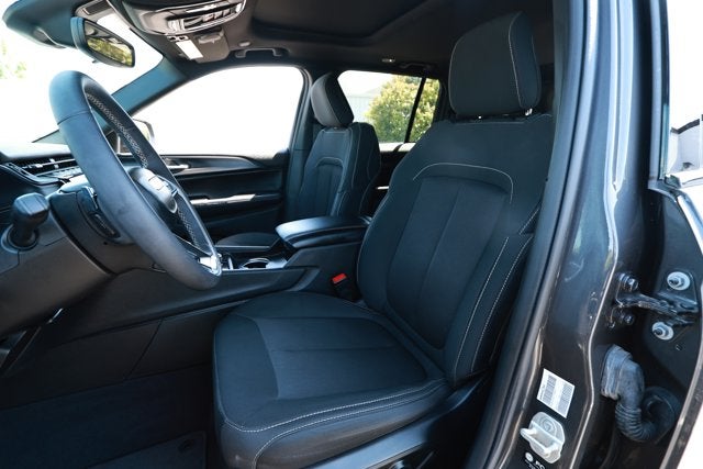 2024 Jeep Grand Cherokee Laredo X 4x2