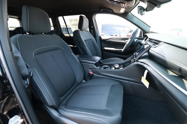 2025 Jeep Grand Cherokee GRAND CHEROKEE LAREDO 4X2