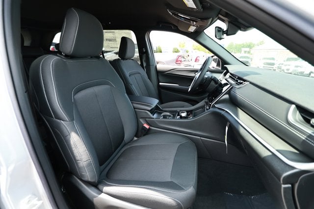 2026 Jeep Grand Cherokee GRAND CHEROKEE LAREDO 4X2