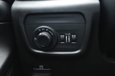 2023 Jeep Grand Cherokee Laredo 4x2