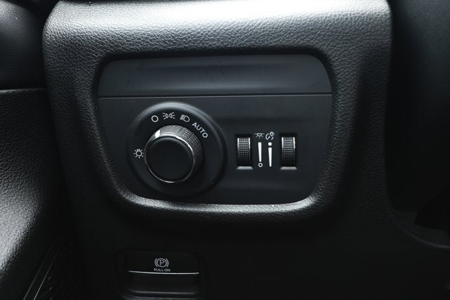 2023 Jeep Grand Cherokee Laredo 4x2