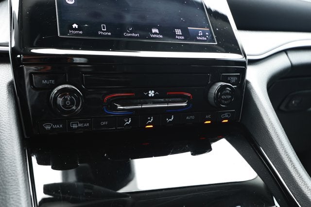 2023 Jeep Grand Cherokee Laredo 4x2