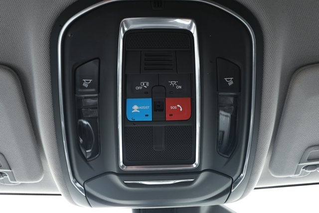 2023 Jeep Grand Cherokee Laredo 4x2