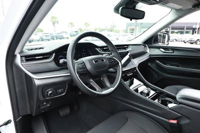 2023 Jeep Grand Cherokee Laredo 4x2