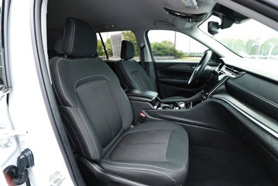 2023 Jeep Grand Cherokee Laredo 4x2