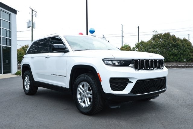 2023 Jeep Grand Cherokee Laredo 4x2