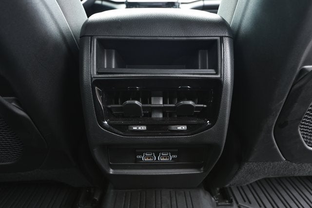 2023 Jeep Grand Cherokee Laredo 4x2