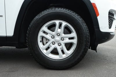 2023 Jeep Grand Cherokee Laredo 4x2