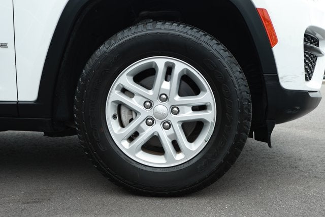 2023 Jeep Grand Cherokee Laredo 4x2