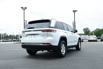 2023 Jeep Grand Cherokee Laredo 4x2